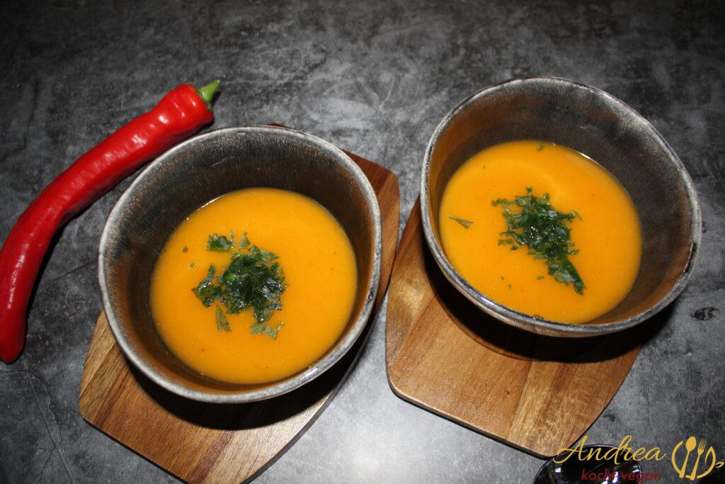 Kürbissuppe mit Orangen
