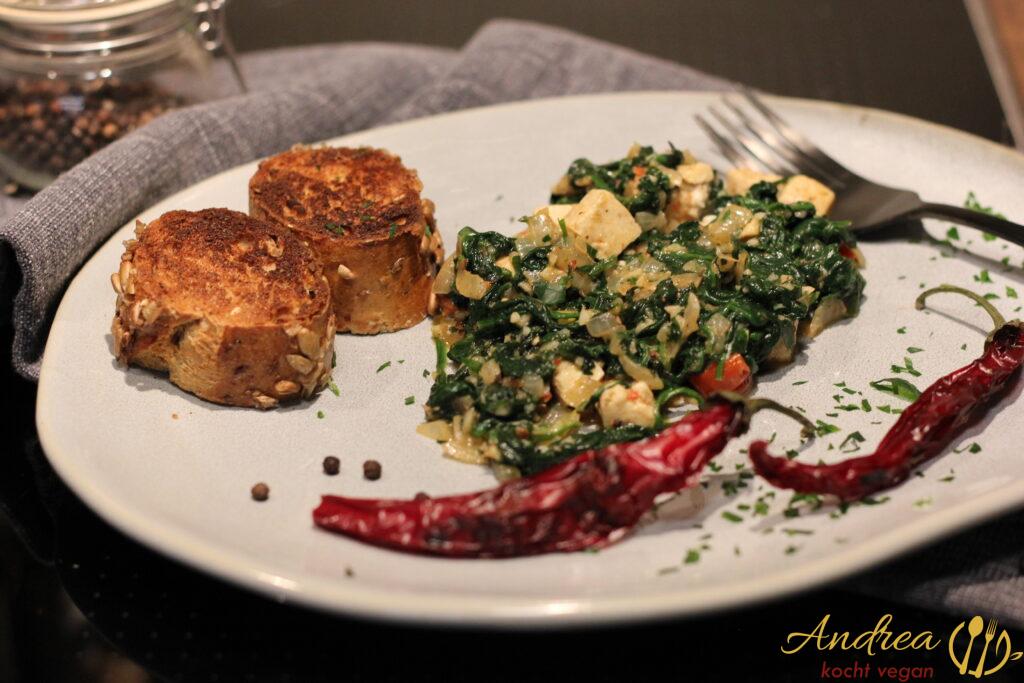 Spinat-tofu-Tomaten Ragout