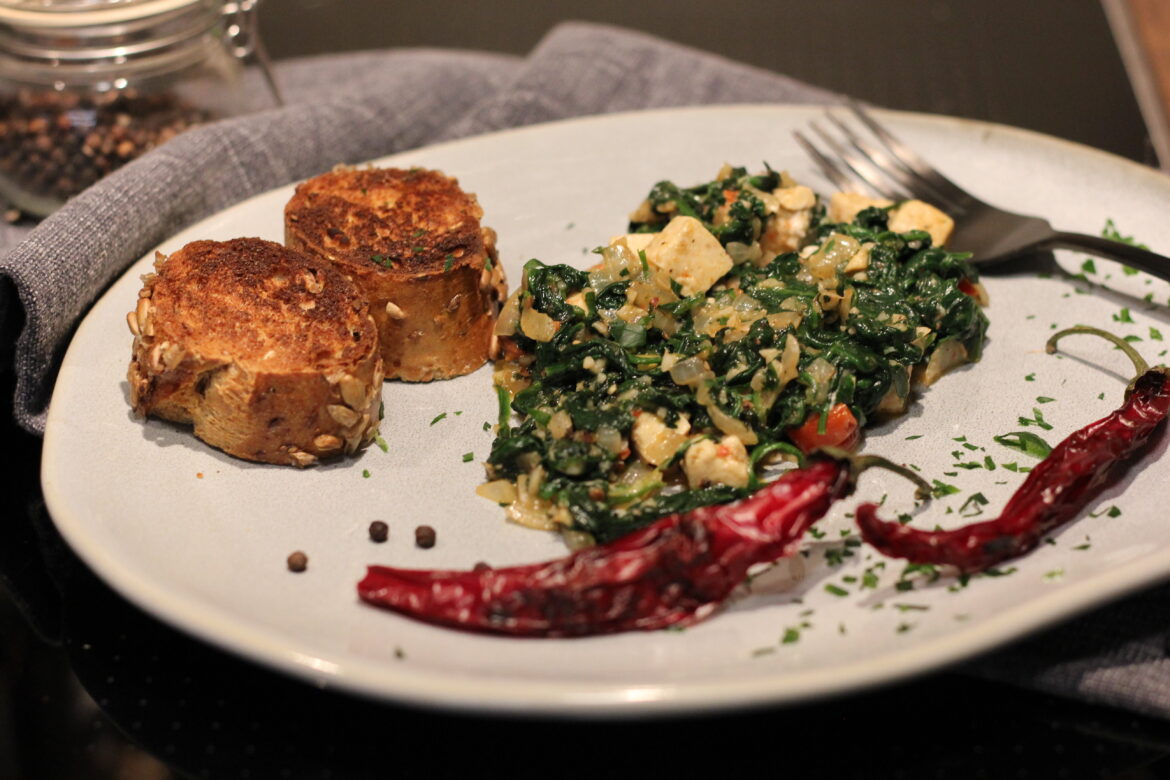 Spinat-tofu-Tomaten Ragout