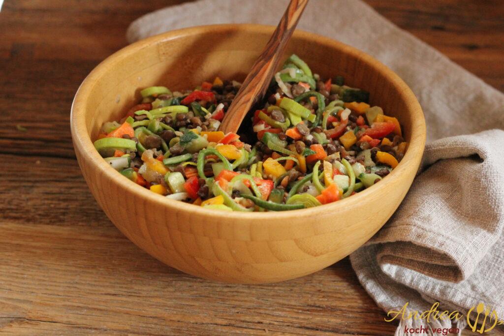 Bunter Linsensalat mit Tahin-Dressing