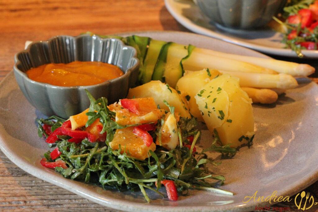 Spargel im Zucchinimantel